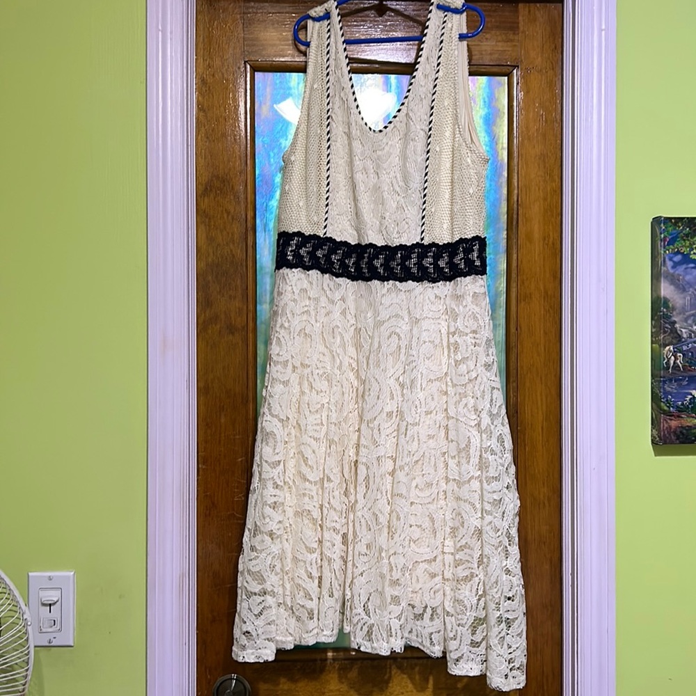 Ryu midi cream lace dress size large